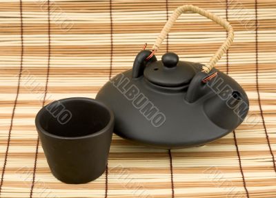 Black ceramic chinese teapot and mugs