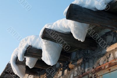 Wooden roof, drooping snow 3