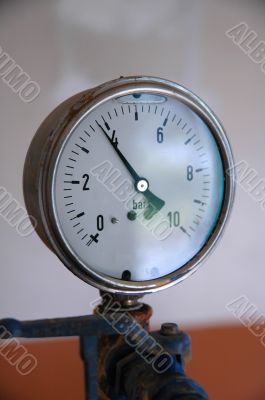 water pressure gauge on an hydraulic network