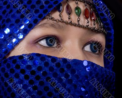 blue eyes Orient