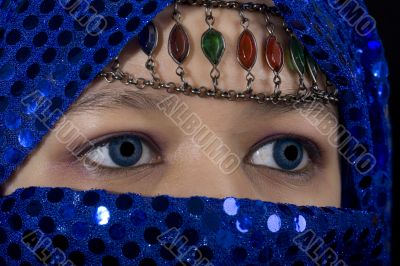 blue eyes Orient