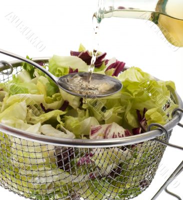 dressing green salad