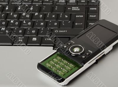 Black keyboard and mobile phone