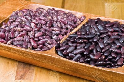Kidney beans in wooden dish