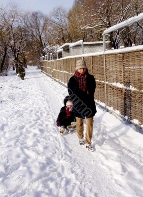 mother sled the daughter