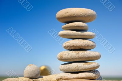 Building Pyramid