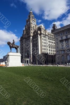 Liver Building and Edward VII statue