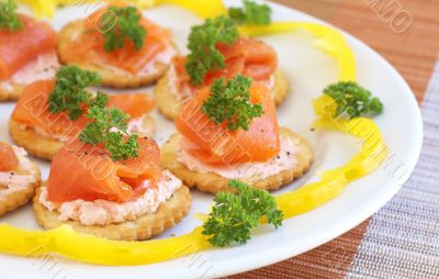 Smoked salmon and cream cheese on crackers