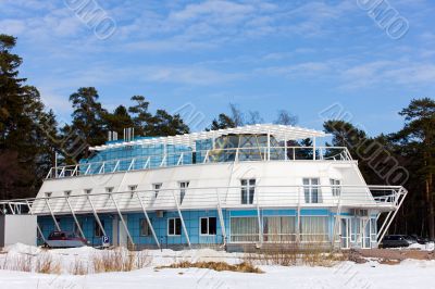 white ship