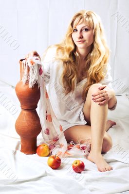  young blonde gir