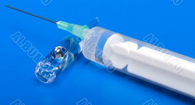 Ampoule and syringe