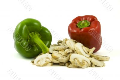 Two bell peppers and sliced champignon mushrooms