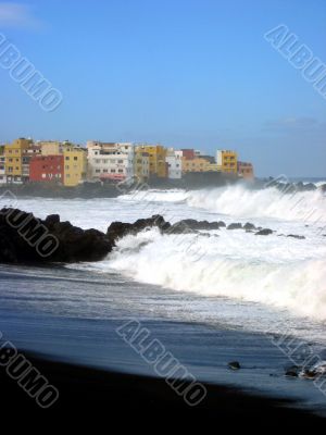 the black volcanic beach and the waves