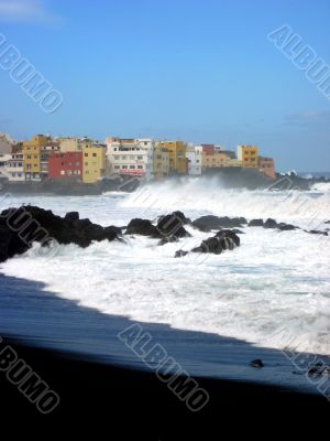 the black volcanic beach and the waves