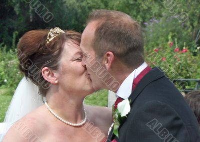Love`s Kiss
