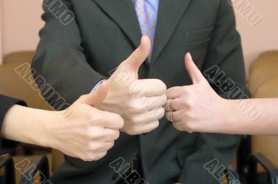 Team show thumb up