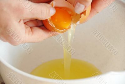 Egg breaking