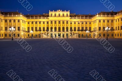 Vienna at night, palace schoenbrunn