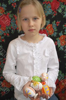 girl with easter egg