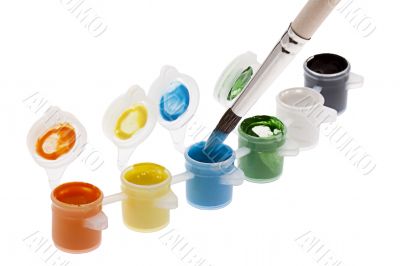 Color pot with brush