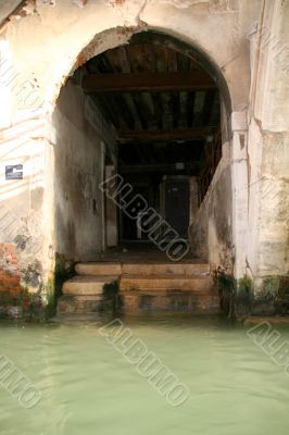 Steps to water, Venice