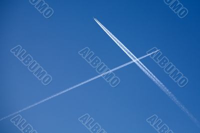 Two crossing plane traces