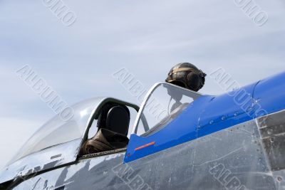 Cockpit and flight helmet
