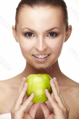 woman eating apple