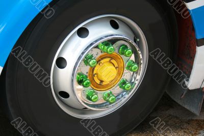 Bus wheel
