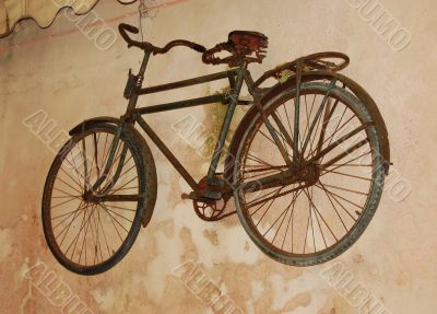 Very old bicycle on wall