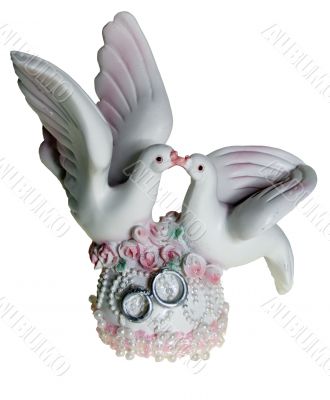 Porcelain souvenir representing kissing pigeons on wedding