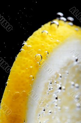 lemon in water