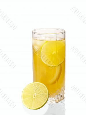 cold green tea with lemon and ice