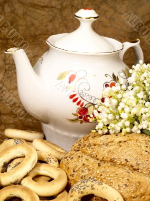 Delicious peasant bread with teapot and flowers