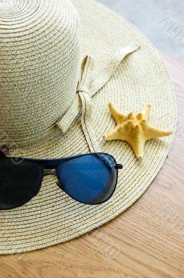 Hat, sunglasses and shells