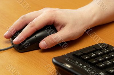 Mouse operator