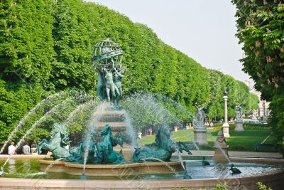 Fountain and Palais Luxemburg