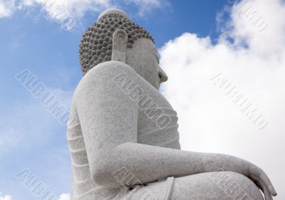 Phra Puttamingmongkol Akenakkiri Buddha Statue