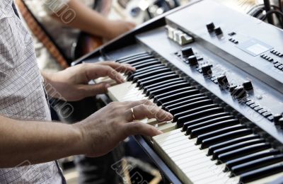 Electric piano