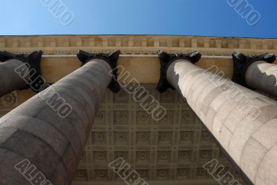 Architecture details - columns and ceiling