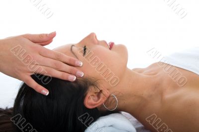 facial massage to the girl