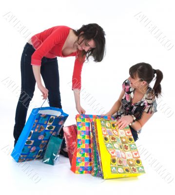 expressive girls shopping