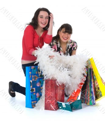 expressive girls shopping