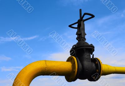 Pipeline valve on the tube 