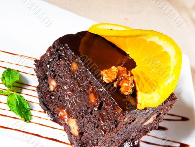 chocolate and walnuts cake