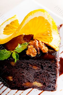 chocolate and walnuts cake