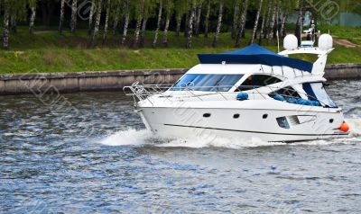 Motor yatch