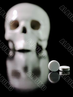 pills and skull
