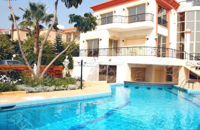 House and swimming pool