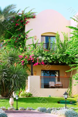 Tropical villa with beautiful garden 